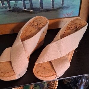Lucky Brand Cream Wedge Sandals with Criss-Cross Design